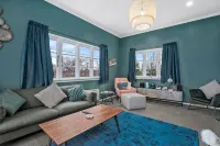 Hamilton house - private, central & sunny! - 3-Star