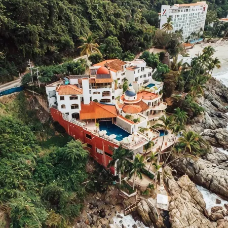 Puerto Vallarta amazing Beachfront Home, Chef included, heated infinite pool.