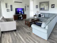 Updated 1Br/1BA - "Hillside Getaway" Hotels in Northside