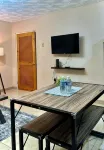 The Hideaway Too - Modern One Bedroom Executive Suite - 5 mins to Mandeville - 3-Sterne