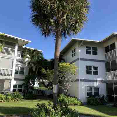 3 Bedroom  Condo on 7 Mile Beach : Beach is Back !! Hotel Exterior