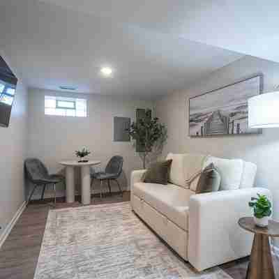 Modern Clean Private Entry Apartment • Free Street Parking • Washer & Dryer Others