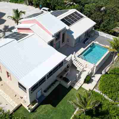 Coral Loft 4BR + 1 BR Oceanfront Villa w/ Private Pool & Beach in Grand Cayman Hotel Exterior