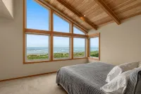 Oceanfront 6Br Home in the Heart of Manzanita. Escape Your Troubles Here! - Wifi