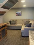 The Covered Porch Hideaway - Lakeside Tiny House Rental - Sleeps 4 - 2 estrellas