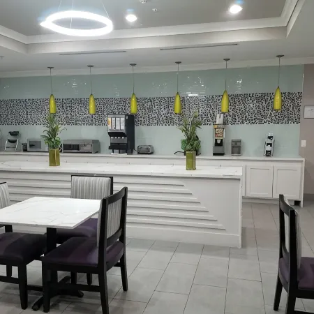 La Quinta Inn & Suites by Wyndham Houston - Magnolia