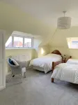 Lovely seaside chalet with just a 2 minute walk to the beach! - 3-Star
