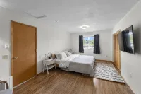 Lakefront Gateaway at Chambers Lake - 3 bd 2 ba w/ AC - 4-Star