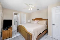 Gulf side condo be on the beach in minutes! - Wi-Fi