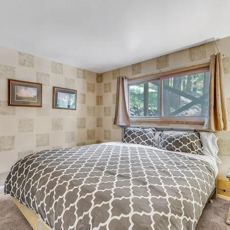 FamilyRetreat, IndoorSpaTub, Newac, 5Mins Walk2Village, LakeAccess, Sleep15
