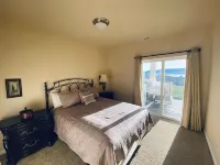 D14 Home by pool & Gorge shuttle.  2 decks w/Columbia/tennis courts/pool view - 4 星級