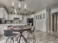 North OKC - Large, Modern Home with Pool and Game Room - 5성급