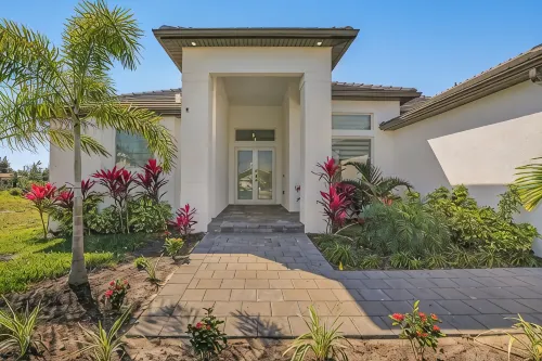 Charming 4-bedroom villa with AC &Heated Saltwater Pool in peaceful Cape Coral -  Casas de vacaciones