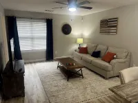 Very short walk to Downtown!  Completely renovated.  Sleeps six. - บูติค