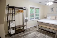 Alabama University Events, 5 bdrm Home by Lake, sleeps 14, 5 mil to Bryant/Denny - Wifi
