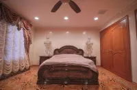 Luxury Home with Sauna, Hot Tubs, Game Room, Short Walk to Lake, Outdoor Pool - 5 estrellas