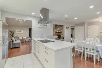 Cozy house in a heart of Mandarin - 5-Star