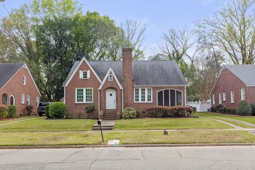 Auburn Game Day Retreat • 2Br Home • Sleeps 4 • Near Downtown Opelika - Kitchens