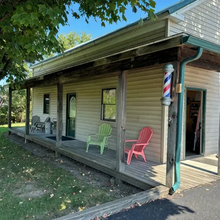 Charming 1-bedroom apartment in Greene for up to 4 guests, family & dog friendly