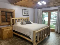 Lodge at Lotus Lake - Hytter