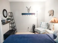 Cozy Condo with Views of Mt Kineo - Homestays