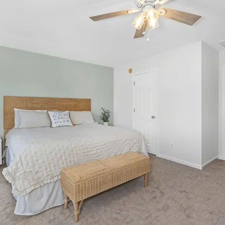 4 BR/4.5 BA luxury townhome in Bear Trap Dunes 2 min walk to all amenities