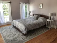 The Farmhouse - 15 minutes from Colgate - Homestays