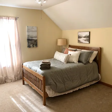 Private and cozy! Bald Eagle St. Park & lake very close , 30 min. to PSU or LHU.