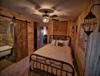 COZY Cabin for Couple Getaways-4 min to Hot Springs-Central to Utah's Mighty 5 - 3-Star