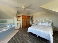 Pony Island Inn - balcony