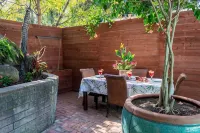 Tropical Hideaway 15 minutes from downtown and beaches! - 3 stjerner