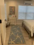 Remodeled 1 BR across from Beach. Restaurants, bars, shops. Extended stay rates. - Condos