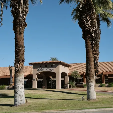 Desert Oasis Walking Distance to Festivals. Pet Friendly!