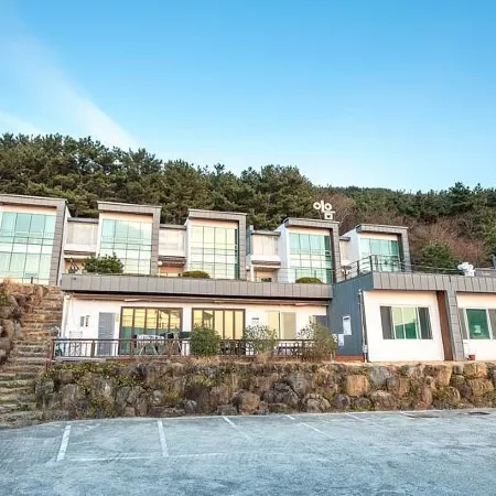 Geoje Ium Spa Pension / Sound & Sense