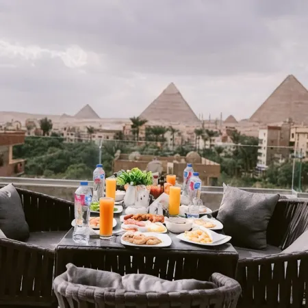 Tuya pyramids inn