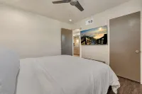 Oak's Beautiful Contemporary Suite #09 - Apartments