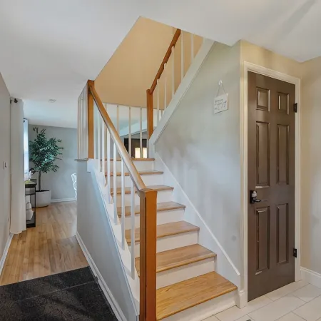 Comfy and cozy 4-bedroom minutes to SU, Hospitals, and downtown Syracuse Hotels in Syracuse