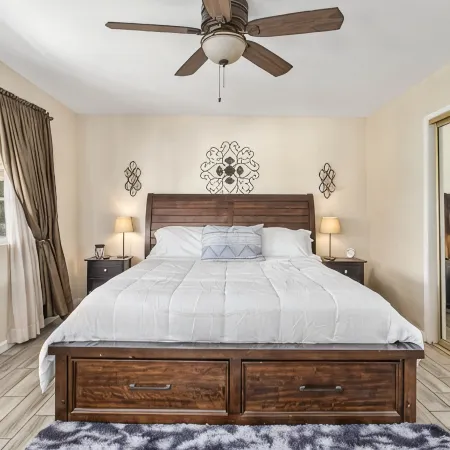 Private Hilltop Haven - Hot Tub/Game Room — 10mi to Beach & Legoland
