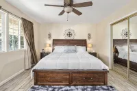 Private Hilltop Haven - Hot Tub/Game Room — 10mi to Beach & Legoland - 3-Star