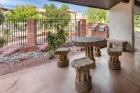 Sedona Eco-Friendly Condo w/ Pool: Walk to Shops Restaurants Golf & Trails - 4-Star