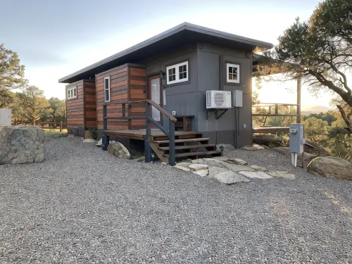 Cozy Tiny House Escape with Jaw Dropping Mountain and Lake View Perfect for Two! - 3성급