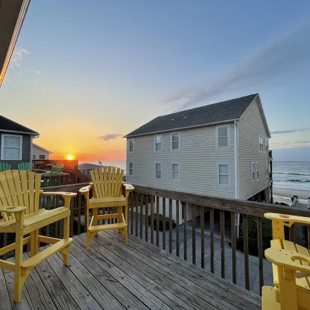 Steps to Beach - Dog Friendly - 2 Bedroom 1.5 Bathroom Townhome