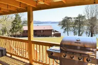 The Lake House     Lake front/Private Dock/ Sleeps 12 - 3-Star