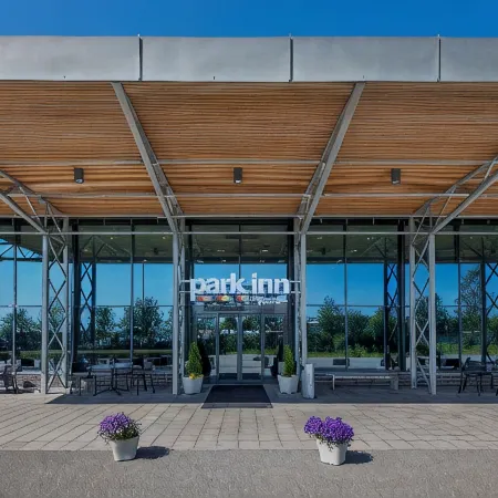Park Inn by Radisson Oslo Airport Hotel West