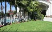 SureStay Hotel by Best Western Buena Park Anaheim - parking