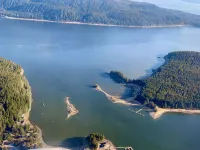 “The Cove” A Quiet Retreat Between Alaskas Ocean and Forest - 4 stjerner