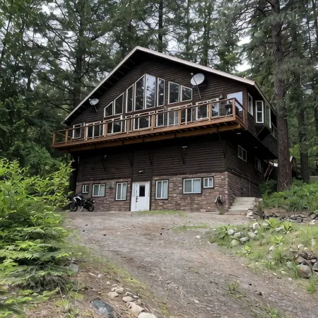 Remodeled woodland oasis for those who want it all