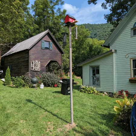 Historic Victorian Farmhouse near Great Smoky Mtns Nat Park