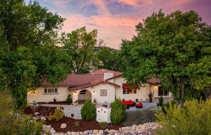 Lone Madrone Winery Guest House