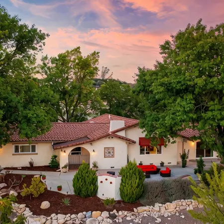 Lone Madrone Winery Guest House